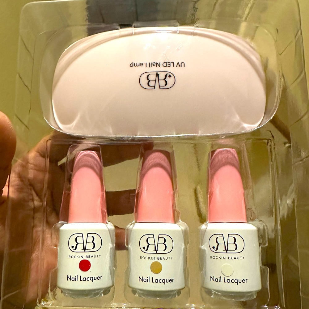 Nail polish Gel 💅🏽 And LV light